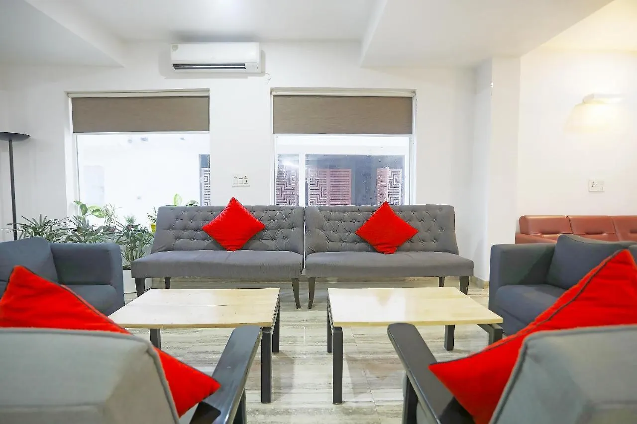 Super Townhouse Cloud Bay, Near Genpact, Sector-69, Gurgaon Hotel 4*,