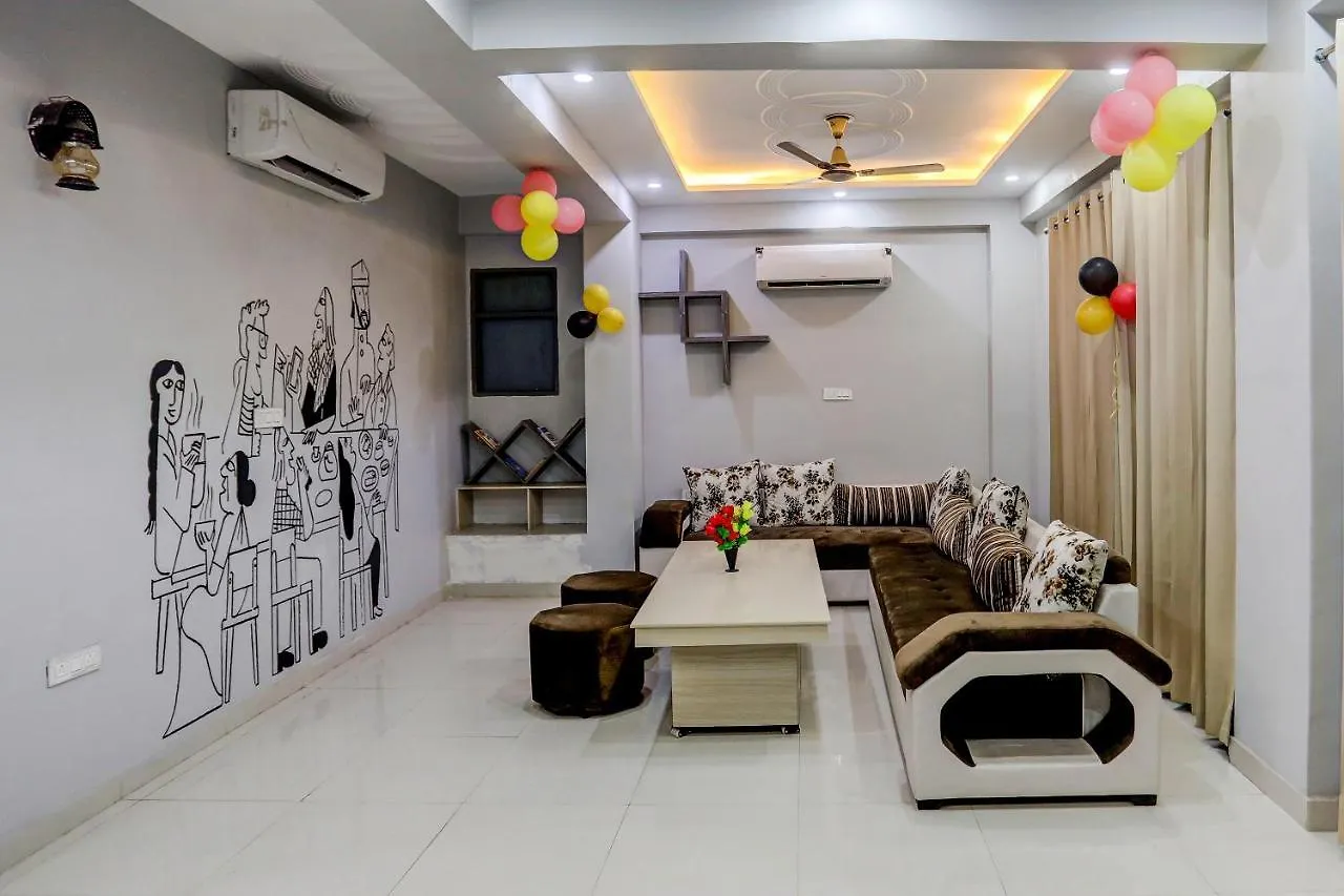 ****  Super Townhouse Cloud Bay, Near Genpact, Sector-69, Gurgaon Hotel India