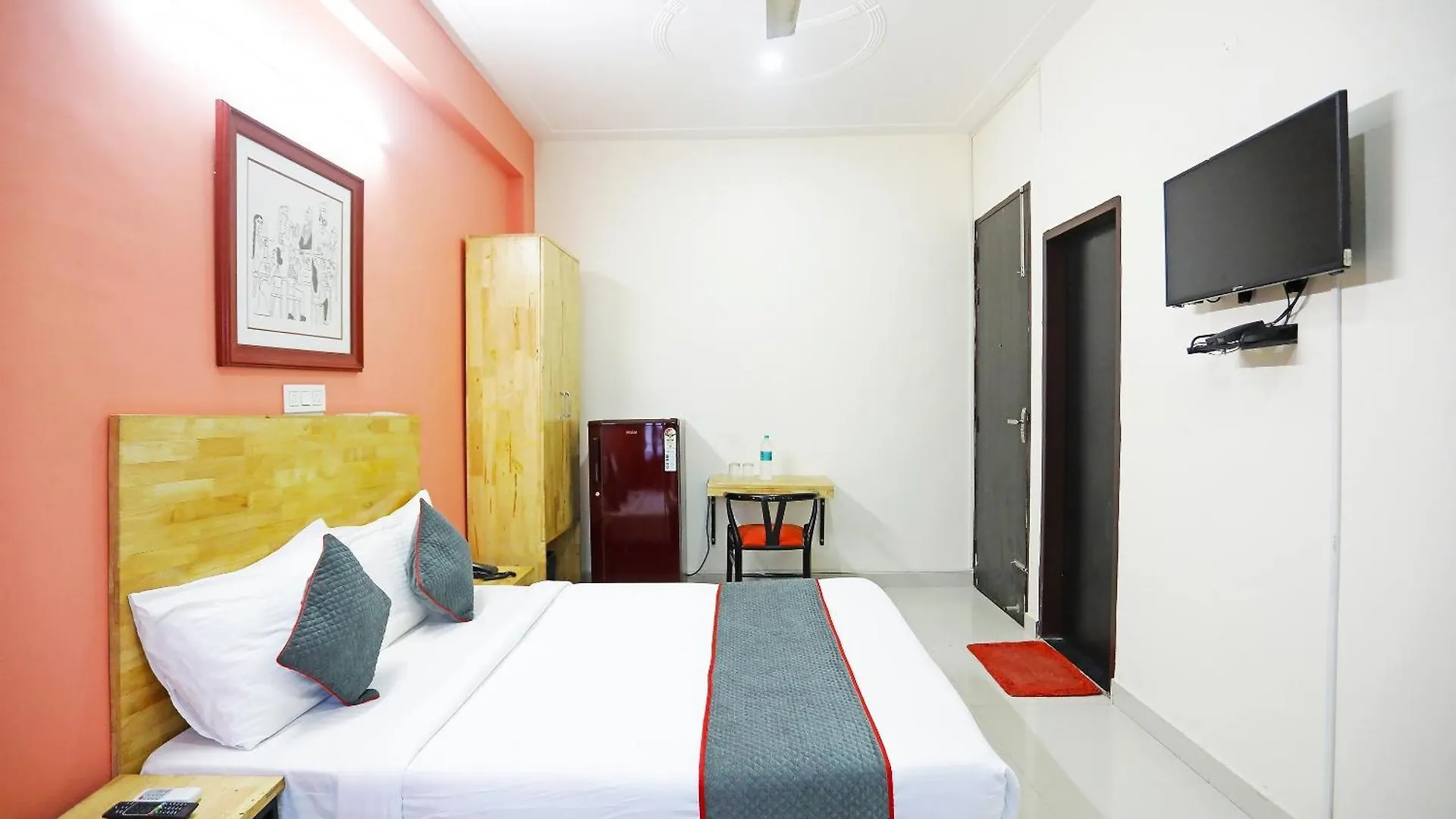 Super Townhouse Cloud Bay, Near Genpact, Sector-69, Gurgaon Hotel 4*,