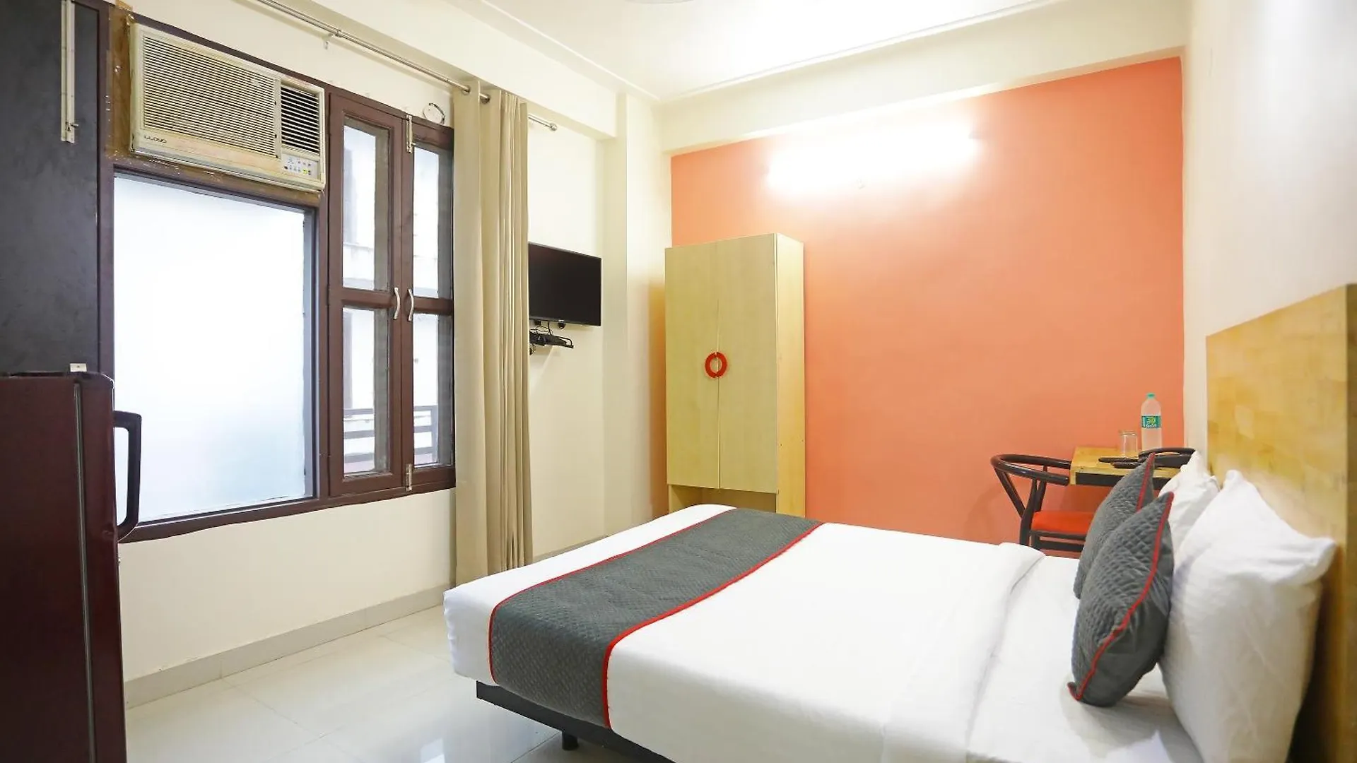 Super Townhouse Cloud Bay, Near Genpact, Sector-69, Gurgaon Hotel