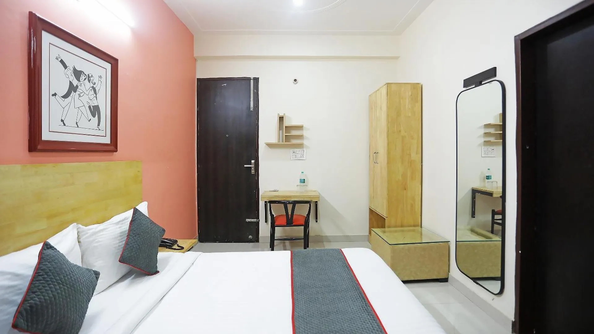 Super Townhouse Cloud Bay, Near Genpact, Sector-69, Gurgaon Hotel