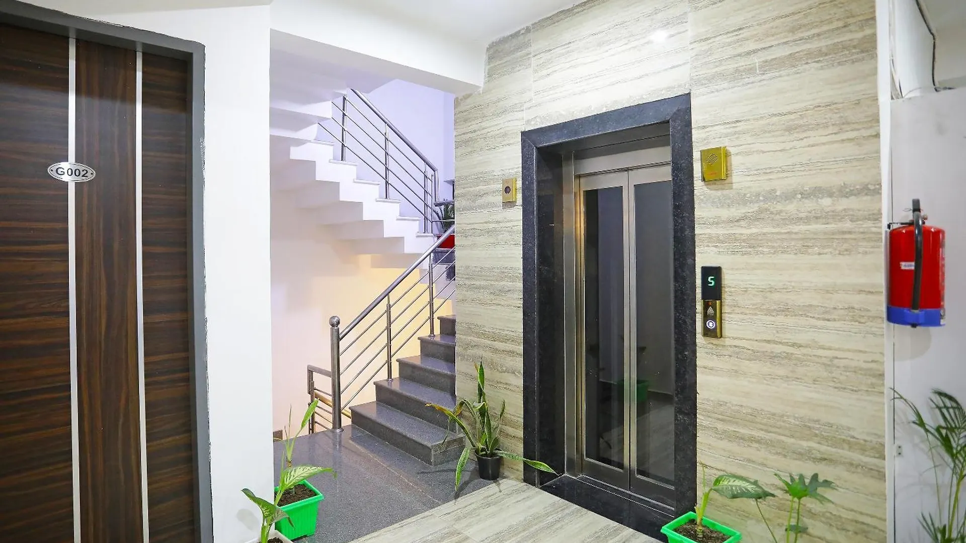 Super Townhouse Cloud Bay, Near Genpact, Sector-69, Gurgaon Hotel