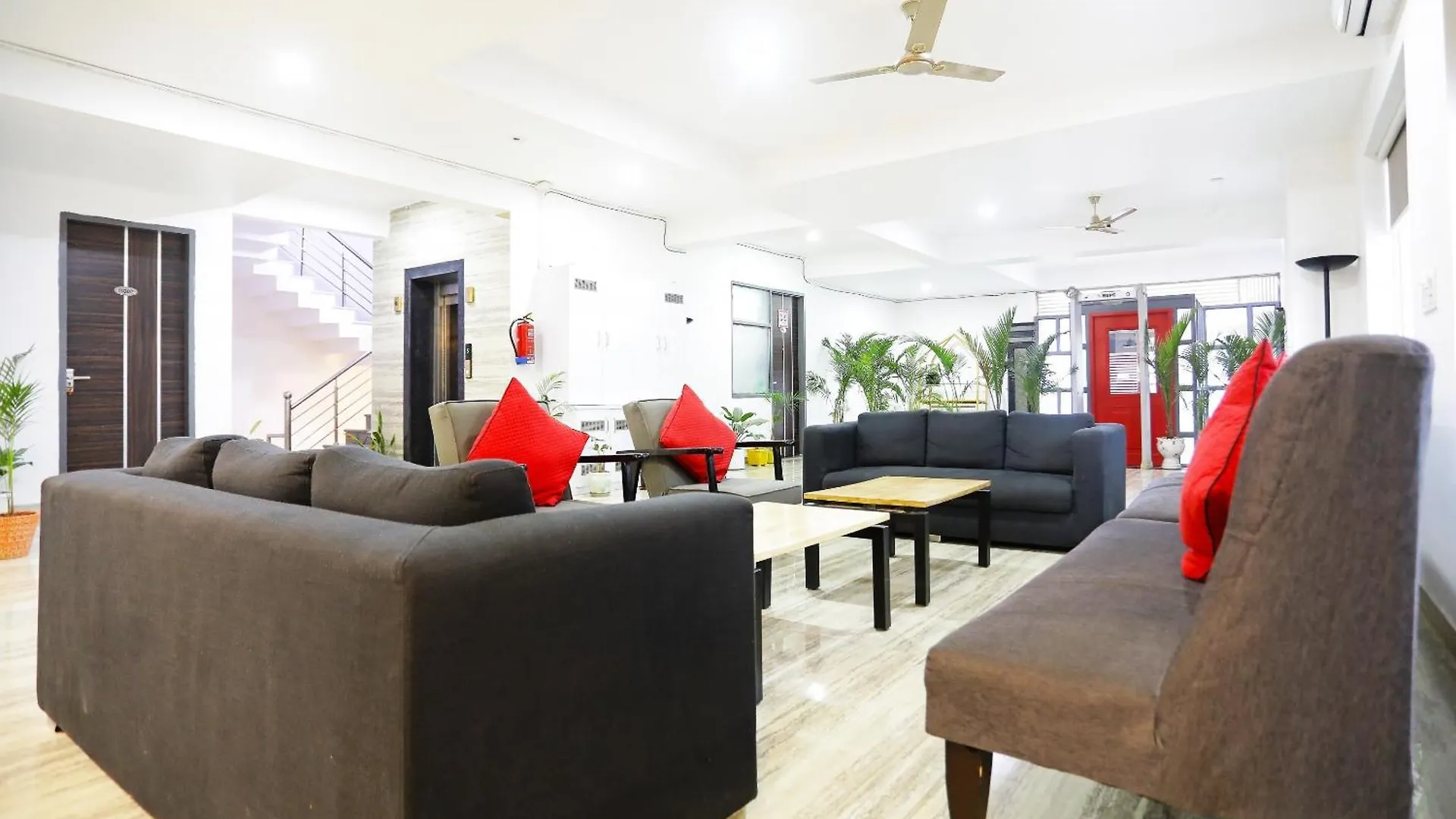 Super Townhouse Cloud Bay, Near Genpact, Sector-69, Gurgaon Hotel