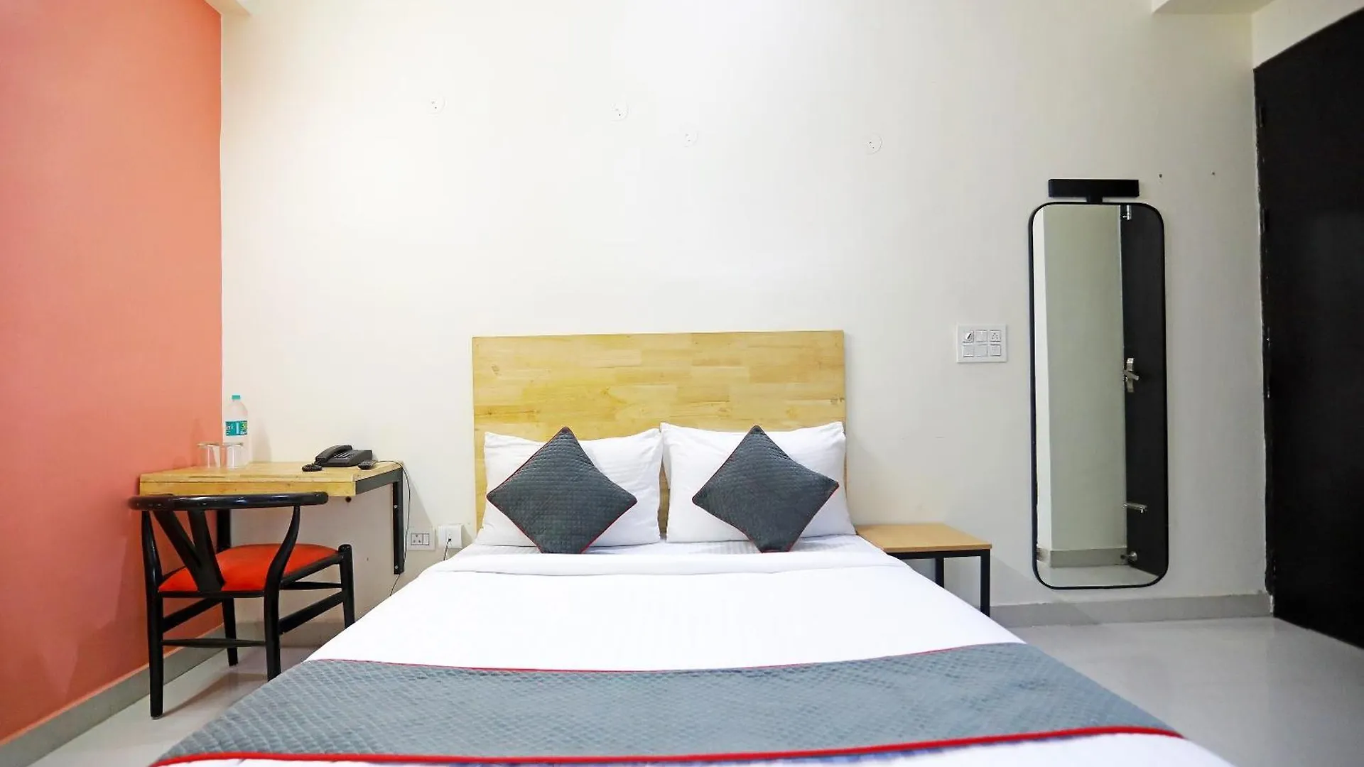 Super Townhouse Cloud Bay, Near Genpact, Sector-69, Gurgaon Hotel 4*,  India