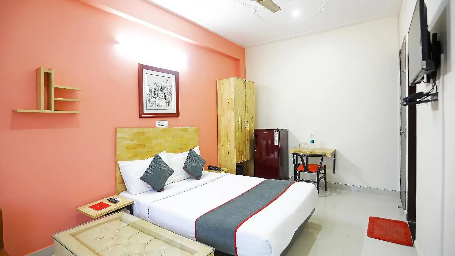 Super Townhouse Cloud Bay, Near Genpact, Sector-69, Gurgaon Hotel