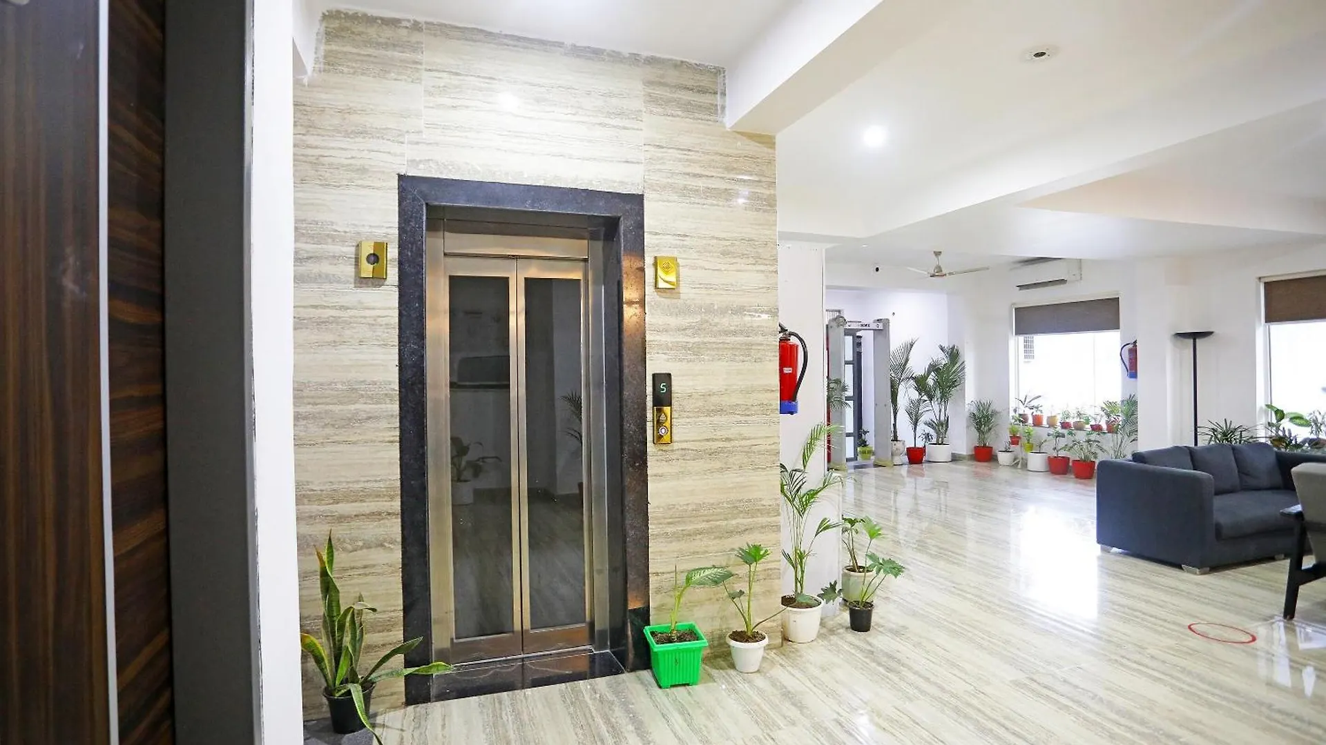 Super Townhouse Cloud Bay, Near Genpact, Sector-69, Gurgaon Hotel
