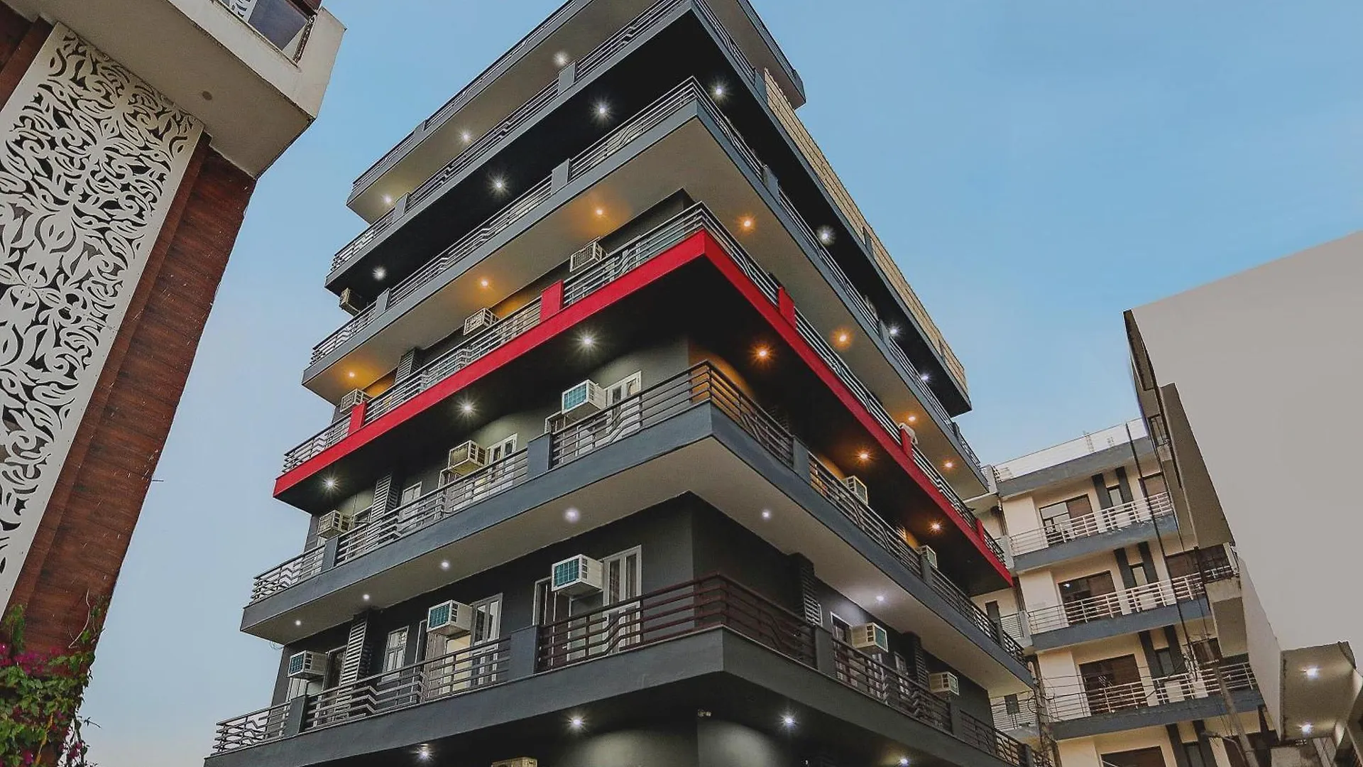 ****  Super Townhouse Cloud Bay, Near Genpact, Sector-69, Gurgaon Hotel India
