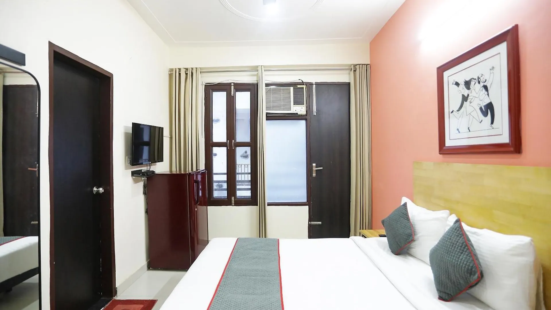 Super Townhouse Cloud Bay, Near Genpact, Sector-69, Gurgaon Hotel