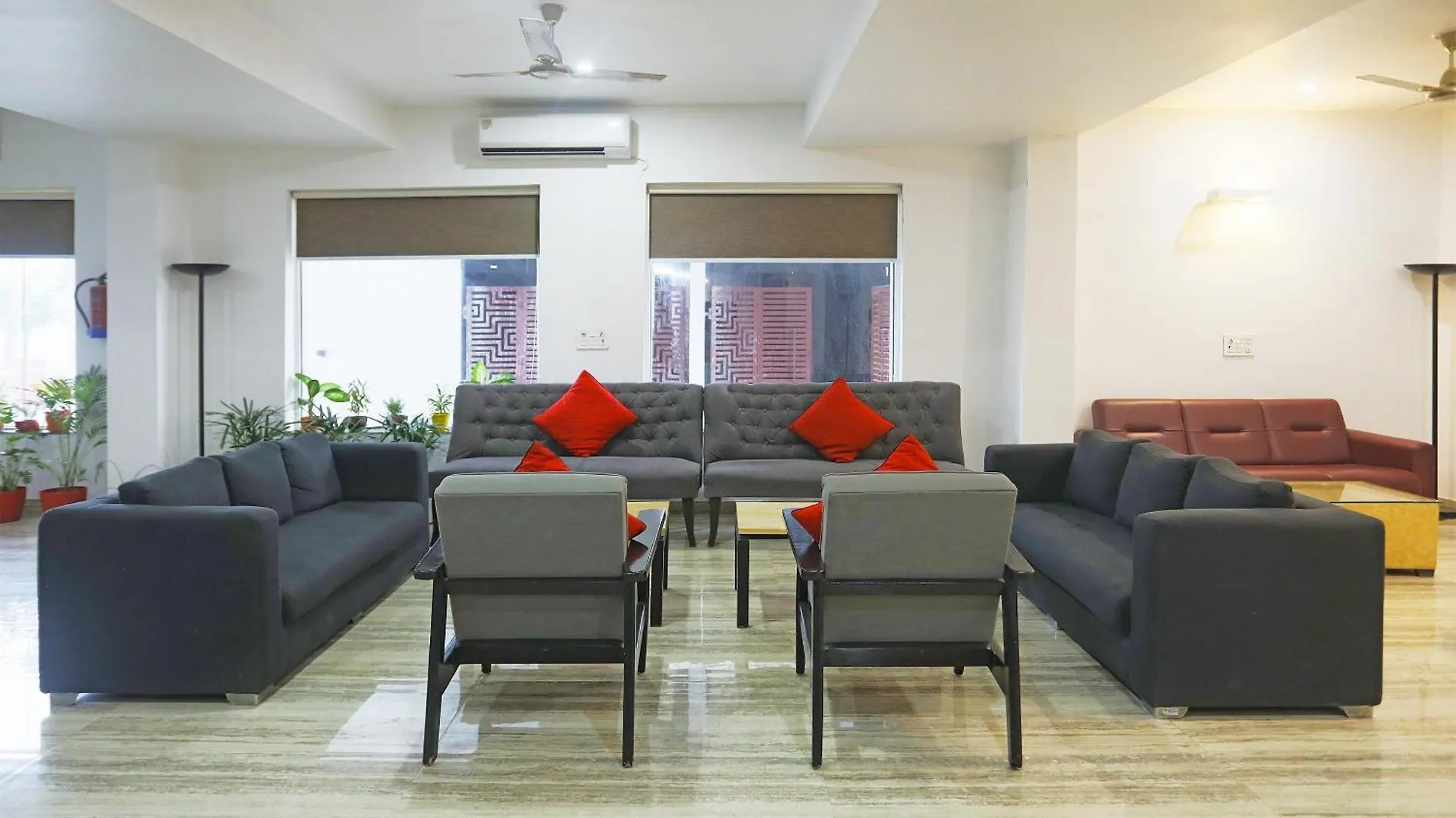 Super Townhouse Cloud Bay, Near Genpact, Sector-69, Gurgaon Hotel
