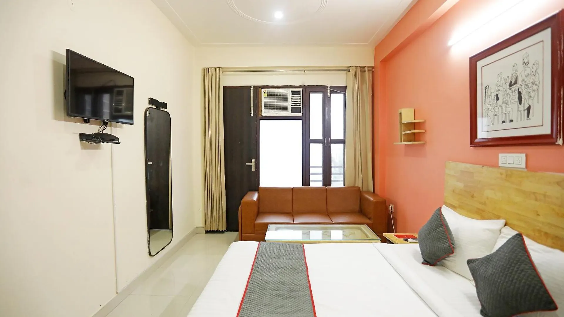 Super Townhouse Cloud Bay, Near Genpact, Sector-69, Gurgaon Hotel