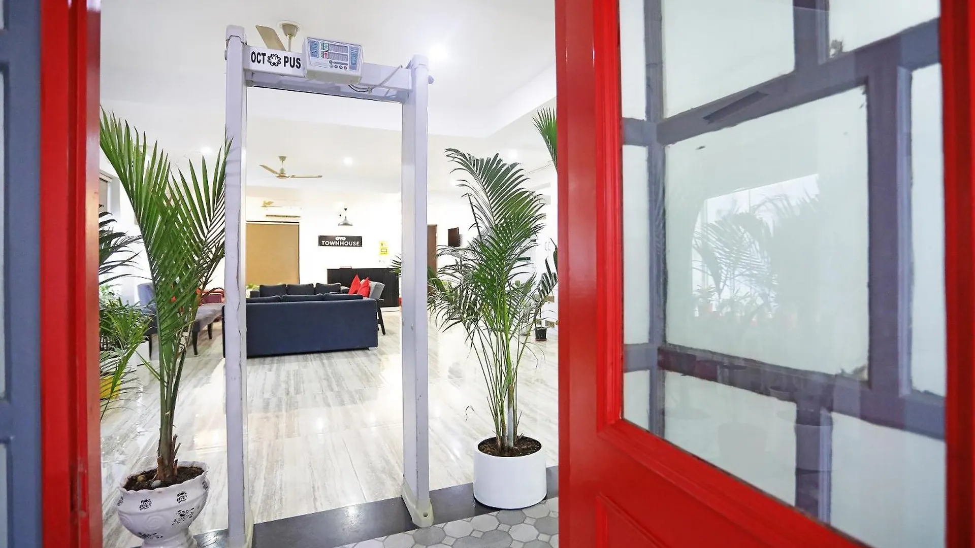 Super Townhouse Cloud Bay, Near Genpact, Sector-69, Gurgaon Hotel