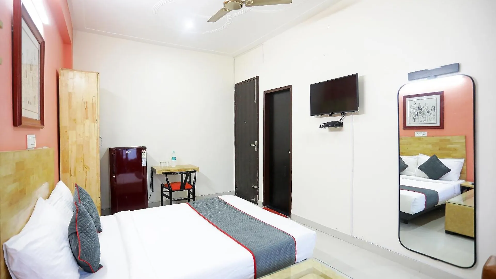 Super Townhouse Cloud Bay, Near Genpact, Sector-69, Gurgaon Hotel 4*,  India