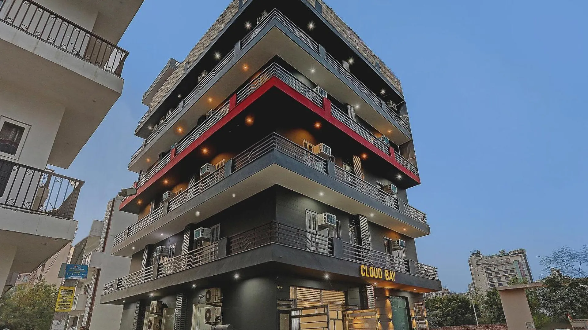 Super Townhouse Cloud Bay, Near Genpact, Sector-69, Gurgaon Hotel