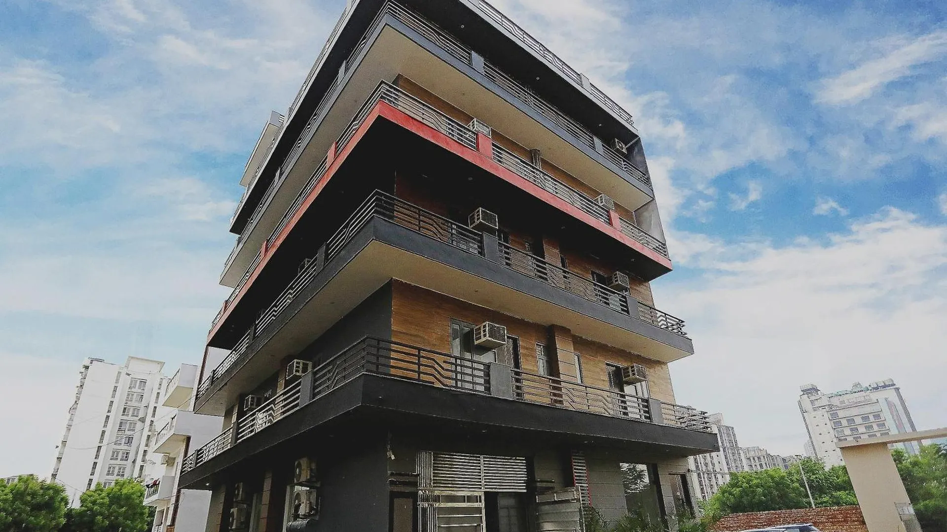 Super Townhouse Cloud Bay, Near Genpact, Sector-69, Gurgaon Hotel 4*,  India