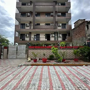 Hotel Plum Tree, Gurgaon