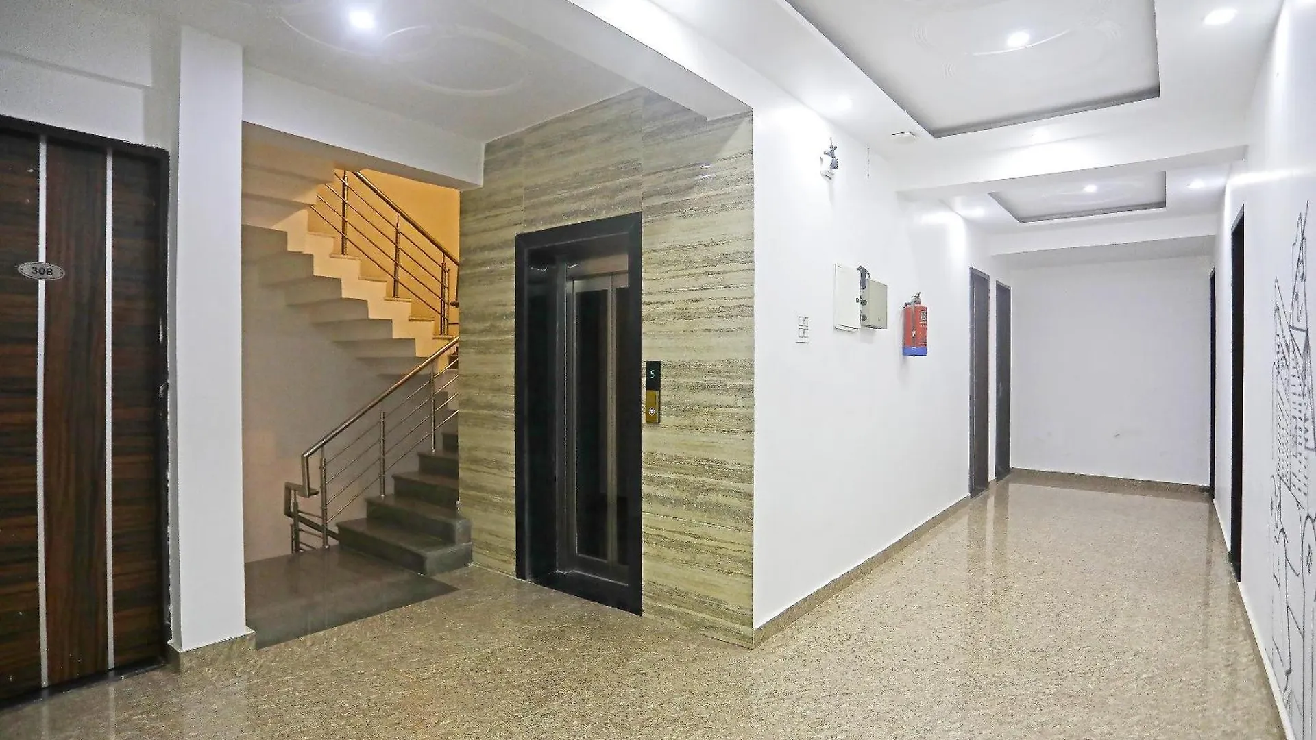 Super Townhouse Cloud Bay, Near Genpact, Sector-69, Gurgaon Hotel