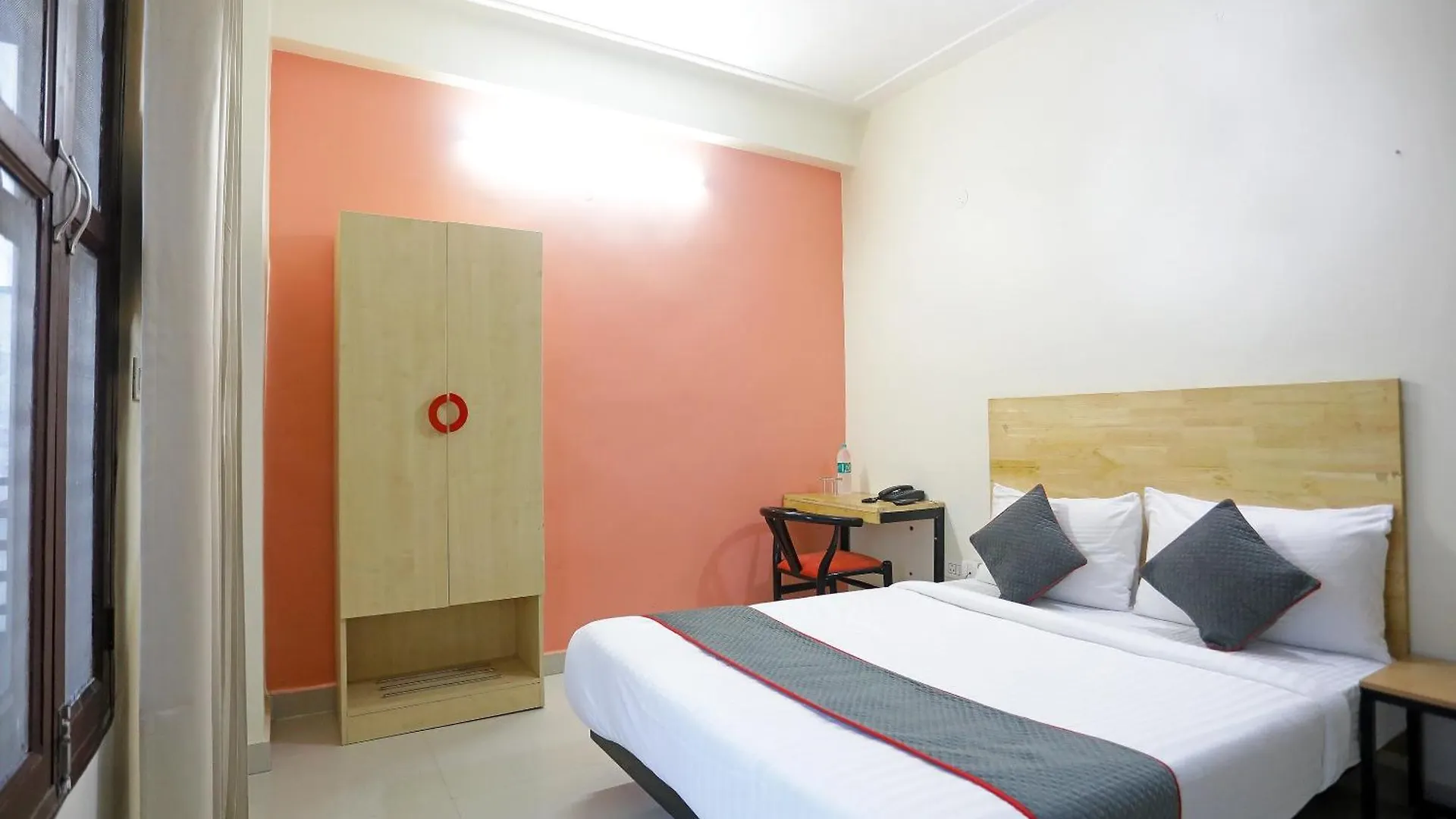 Super Townhouse Cloud Bay, Near Genpact, Sector-69, Gurgaon Hotel